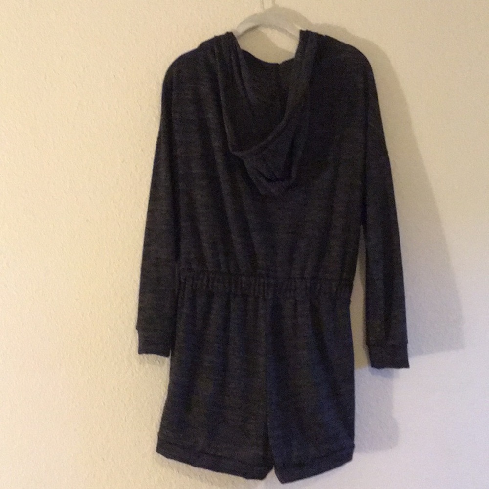 *SOLD*Absolutely adorable BLUE MINT HoodedRomper W/VNeck - Picture 2 of 8
